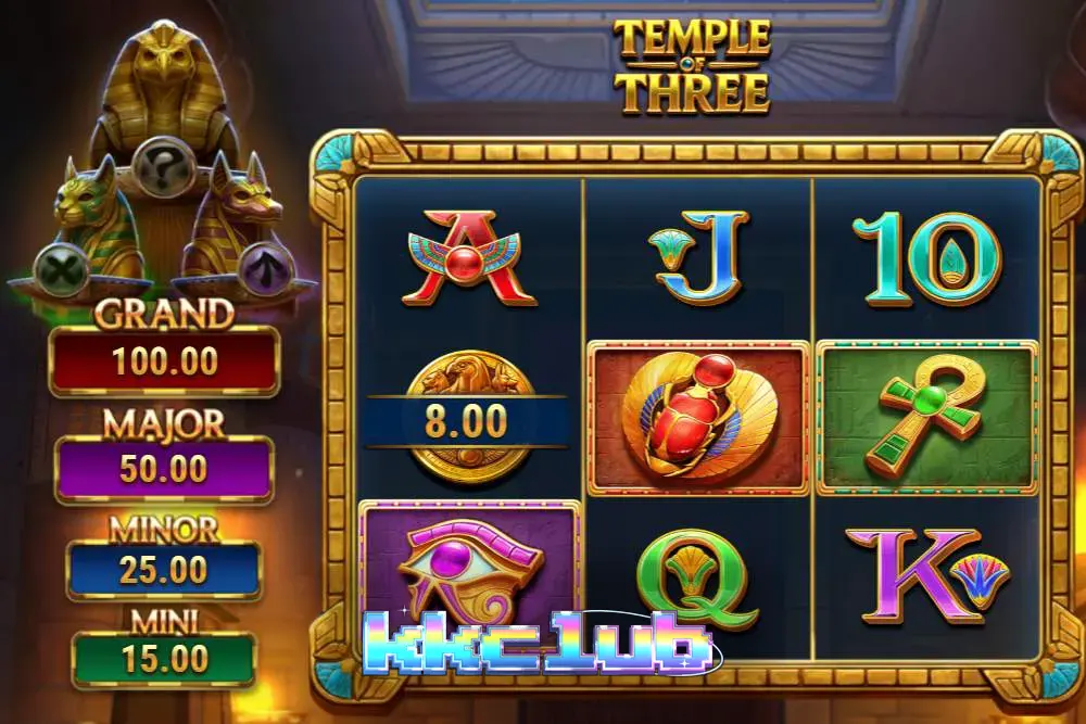 Pemandangan atmosferik dari Temple of Three yang menampilkan simbol dewa Mesir Kuno.